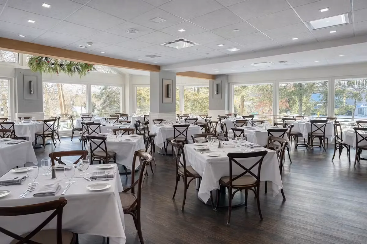 Bacari Grill — atmosphere