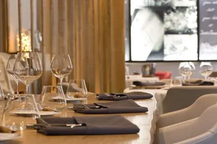 Restaurant Anne & Matthieu Omont - Hôtel de France — atmosphere