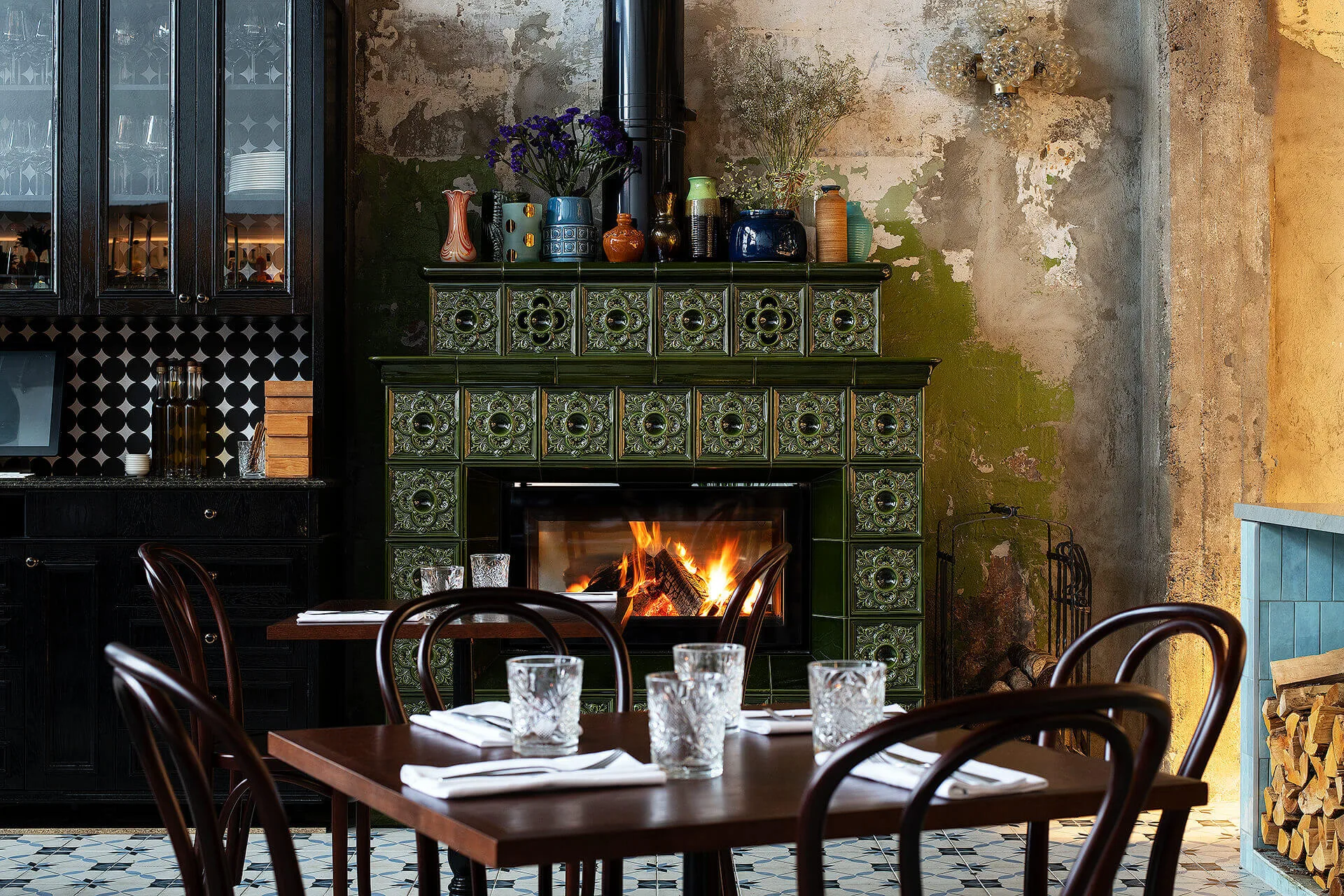 Lore Bistroo — atmosphere