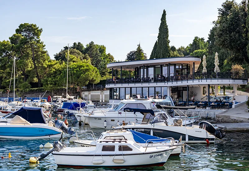 Yacht Club — photo 38