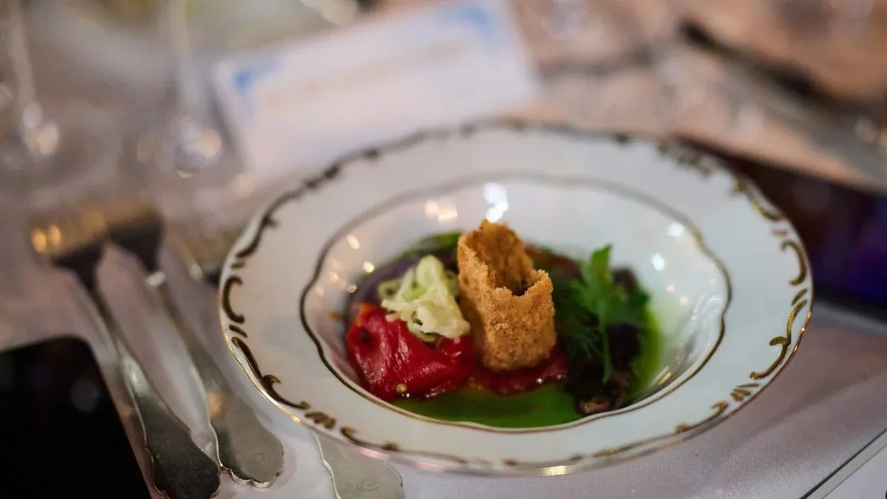 Gundel Cafe Patisserie Restaurant — photo 42