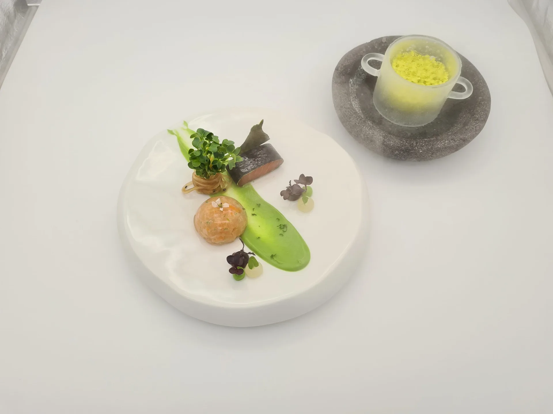 Hegel Eins — food