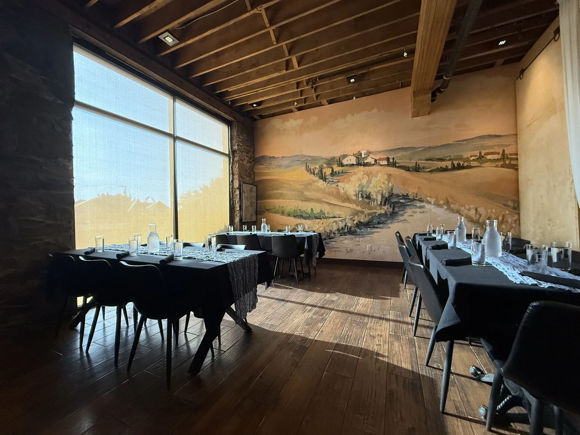 R Wine Bar & Kitchen — photo 31