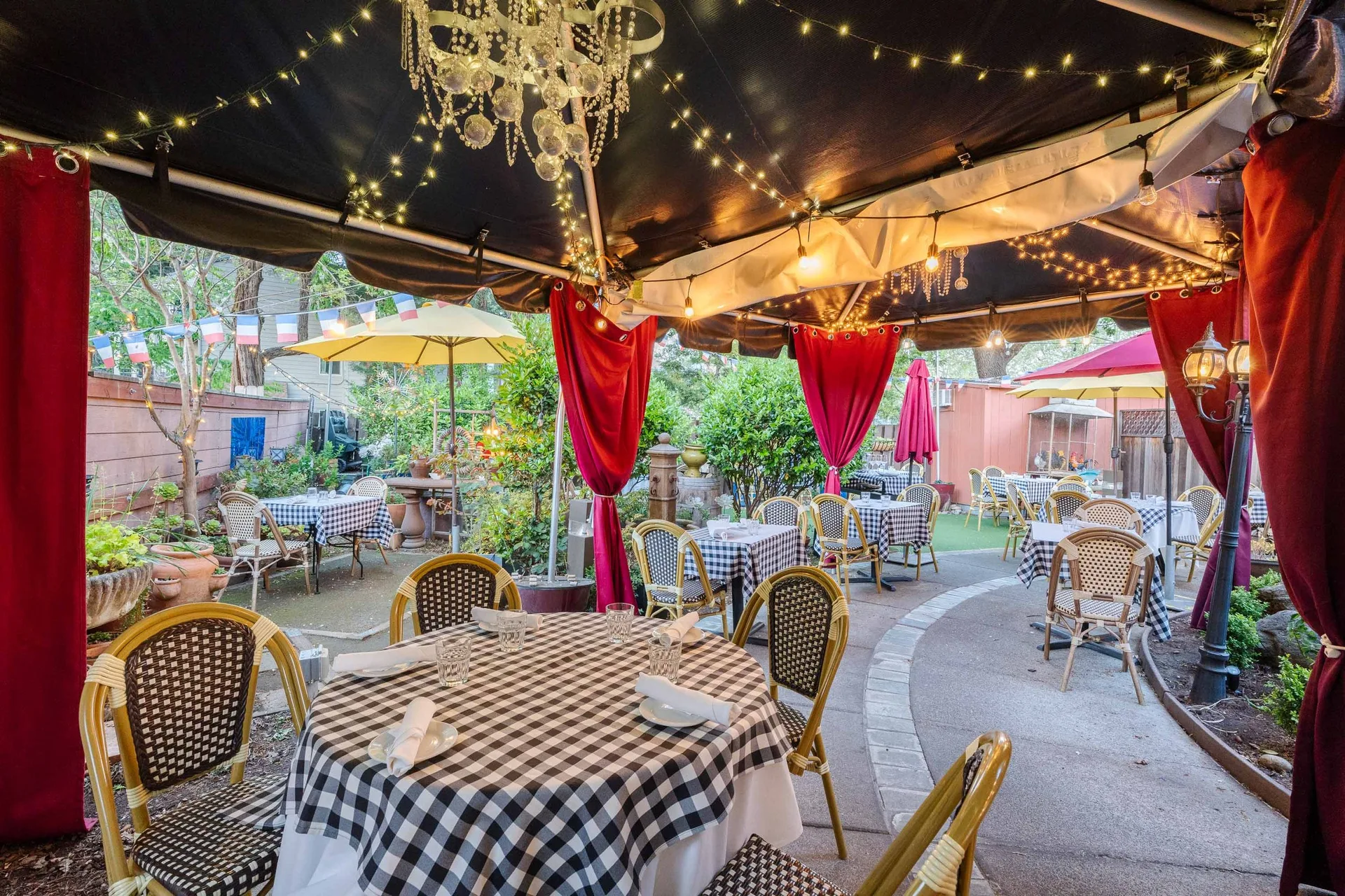 Rêve Bistro — atmosphere