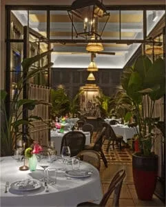 Le Colonial — atmosphere