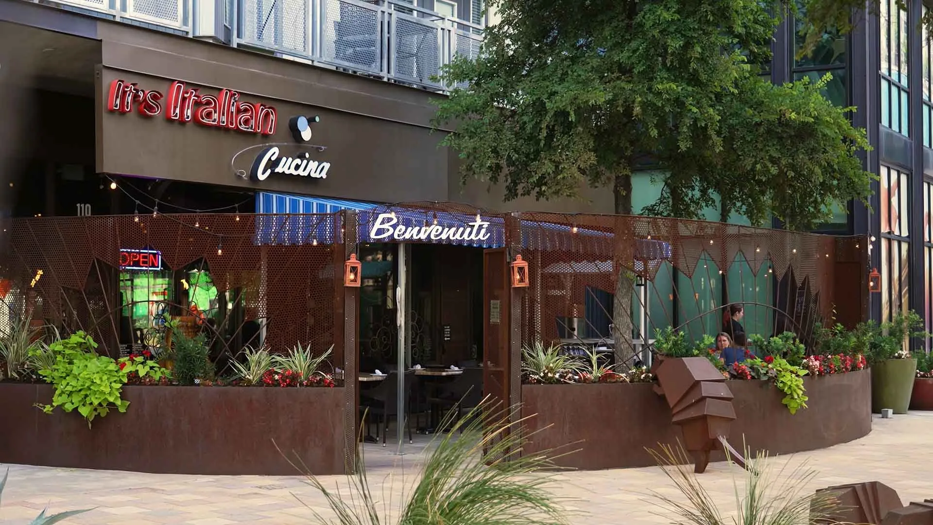 It's Italian Cucina — atmosphere