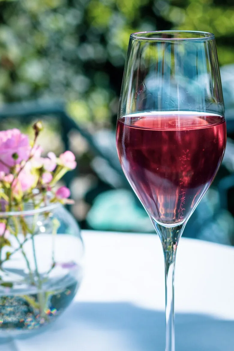 Taverna Ousia — atmosphere