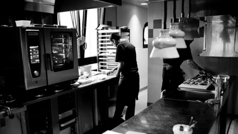 Au Fil du Clos — kitchen