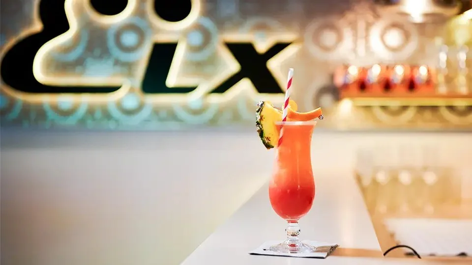 EIX Bar, Bistro und Lounge — photo 38