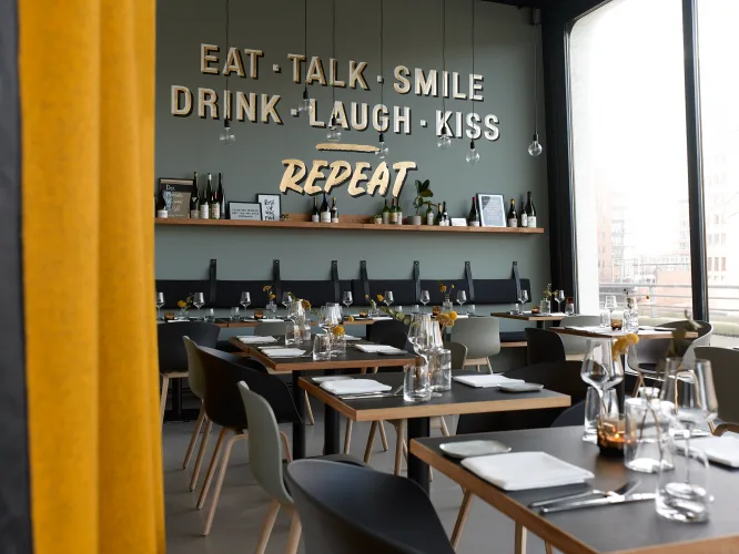 Kinfelts Kitchen & Wine — atmosphere