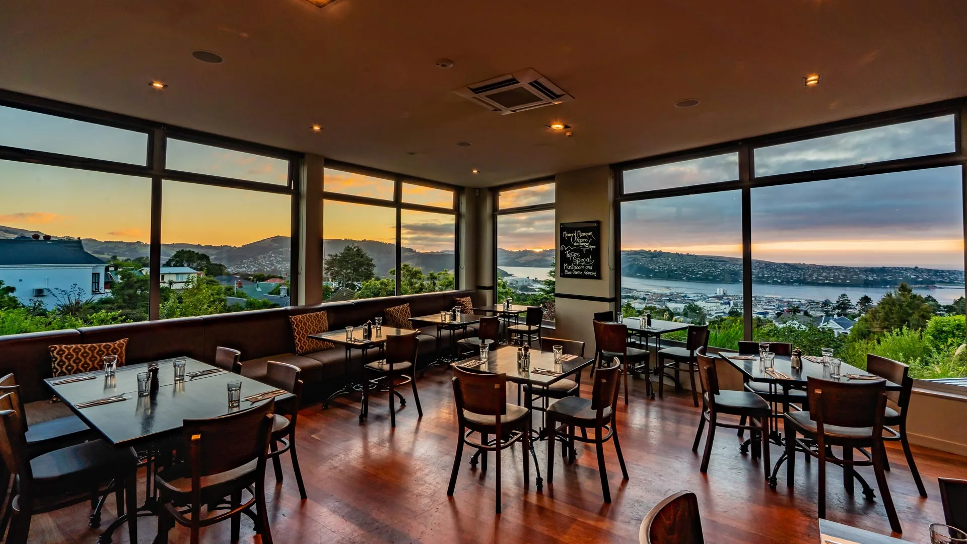 Luna Bar & Restaurant — photo 27