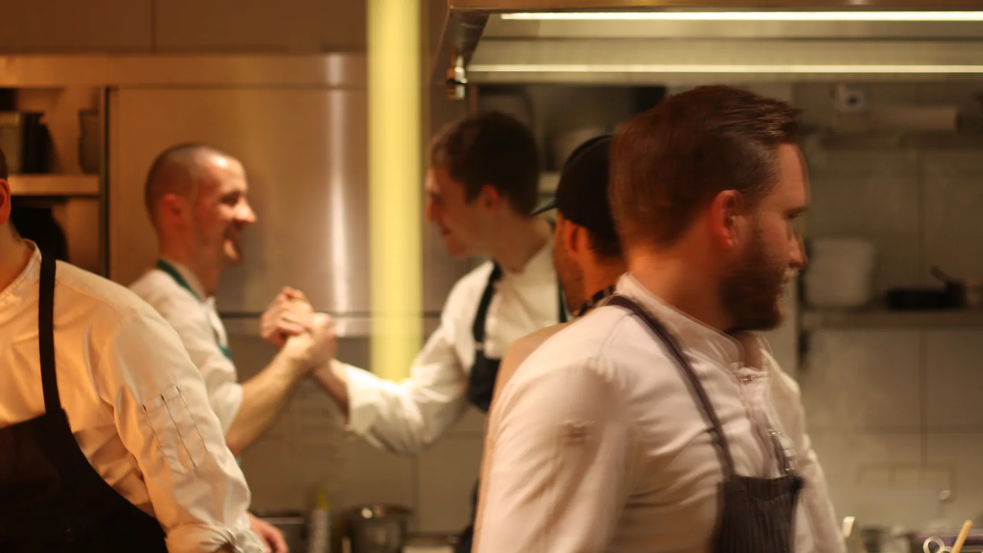 HENNE.Weinbar — kitchen