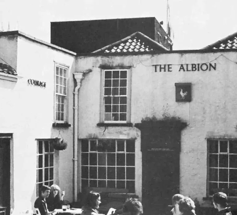 Upstairs @ The Albion — photo 4