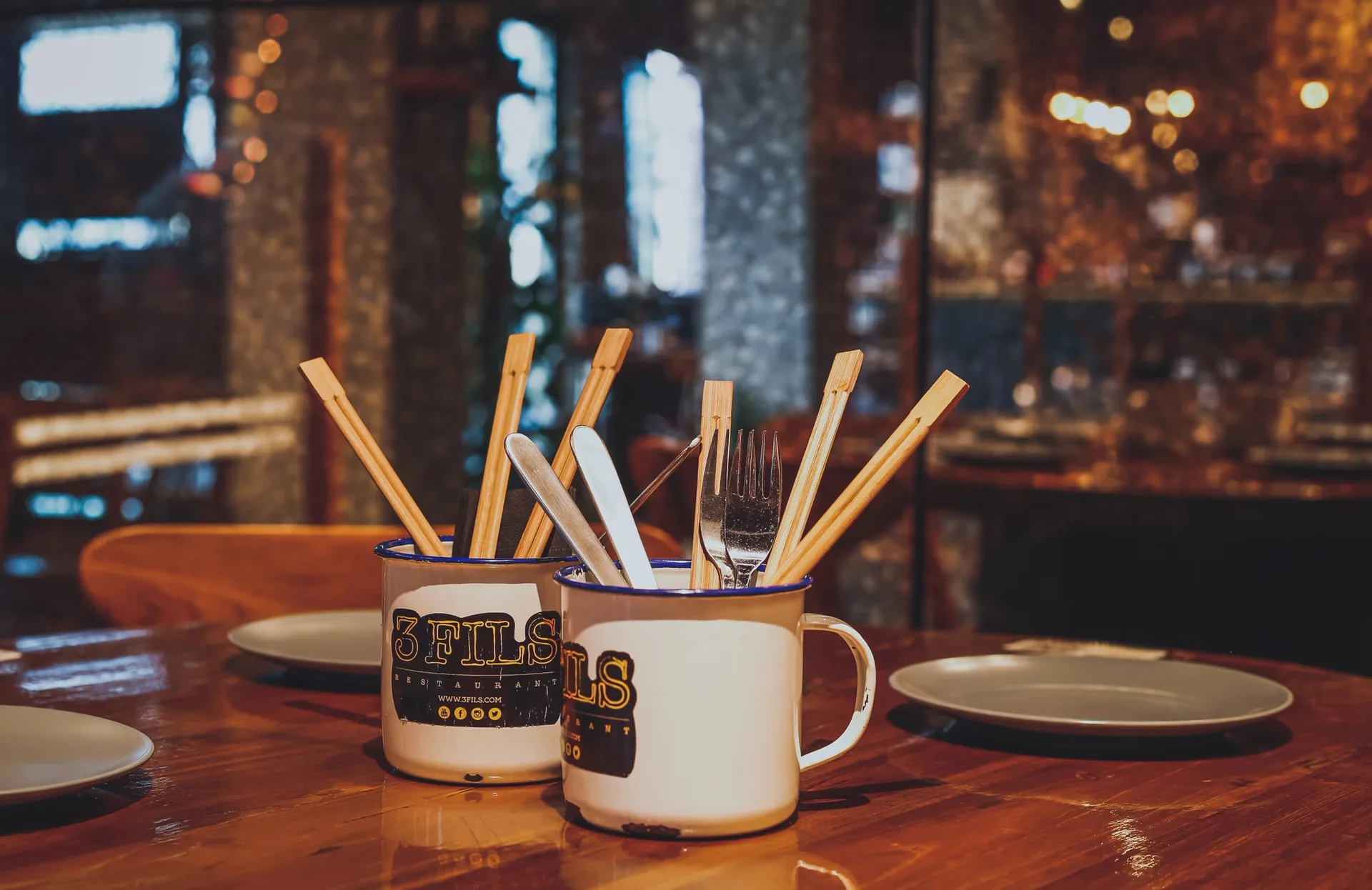 3Fils Abu Dhabi — atmosphere