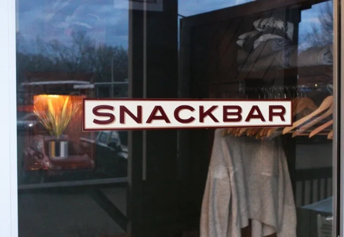 Snackbar — atmosphere