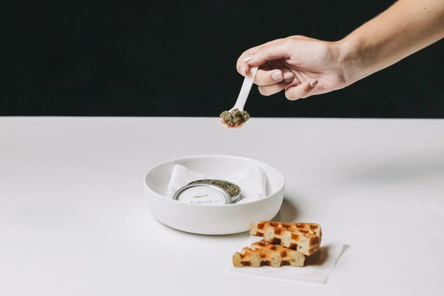 Blind — kitchen