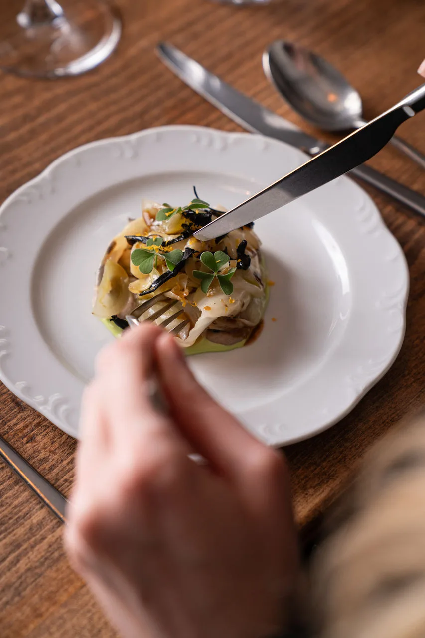 eins44 — kitchen
