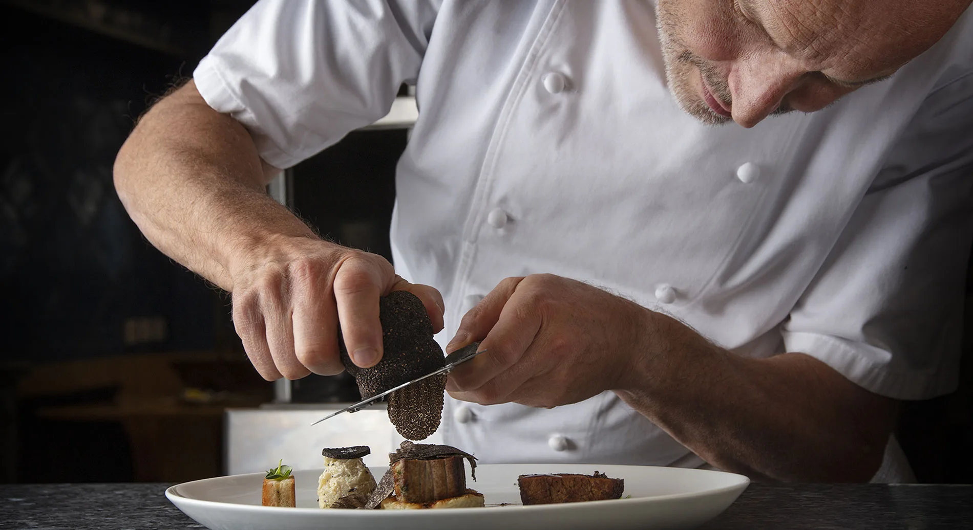 Le Cosmopolite — kitchen