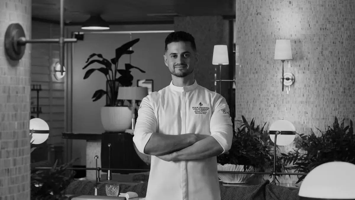 Evelyn's — kitchen