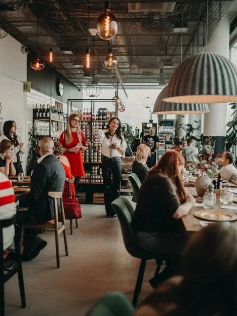 Moodro bistro & cafe — atmosphere