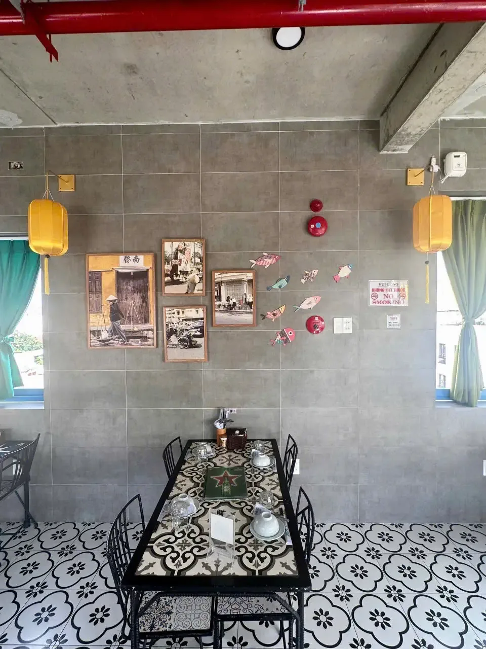 MỘC Quán Seafood — atmosphere