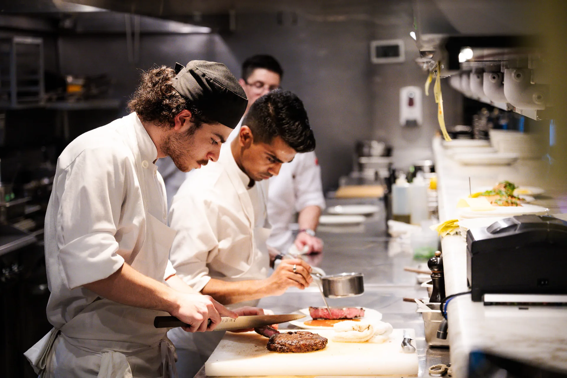 Alobar Downtown — kitchen