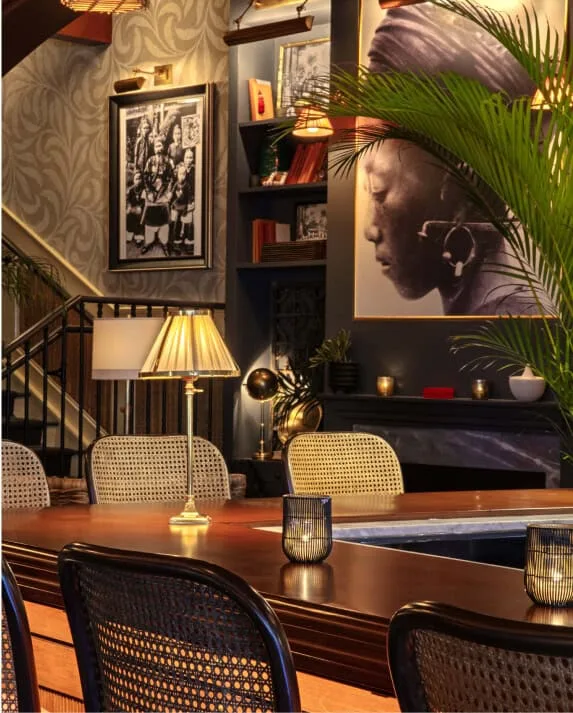 Le Colonial — atmosphere