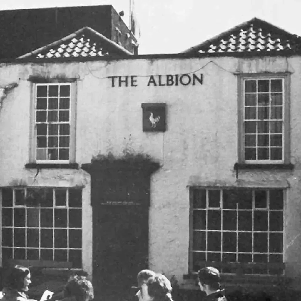 Upstairs @ The Albion — photo 10
