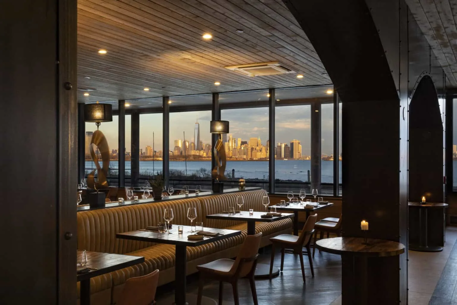 Felina Steak — atmosphere