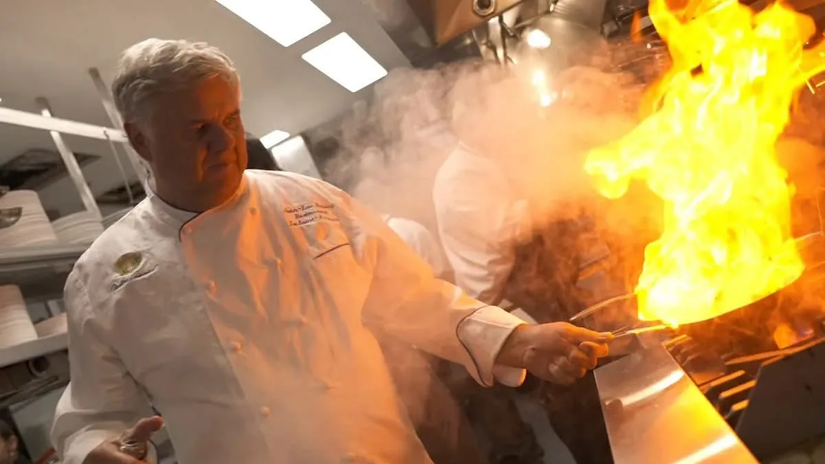 Le Saint-Amour — kitchen