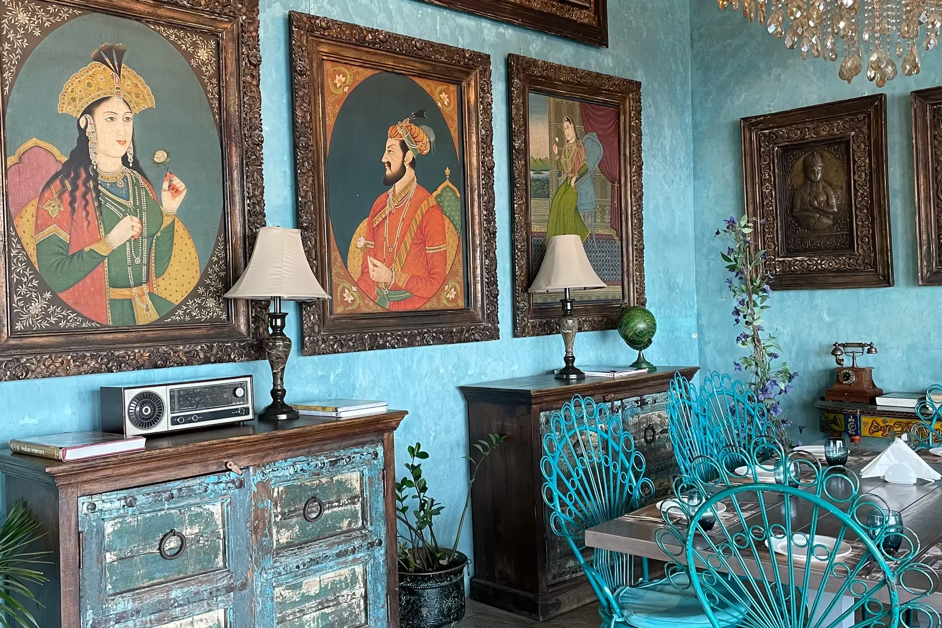Bombay Bungalow — atmosphere