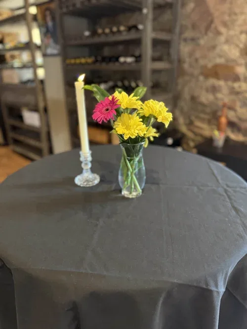 R Wine Bar & Kitchen — atmosphere