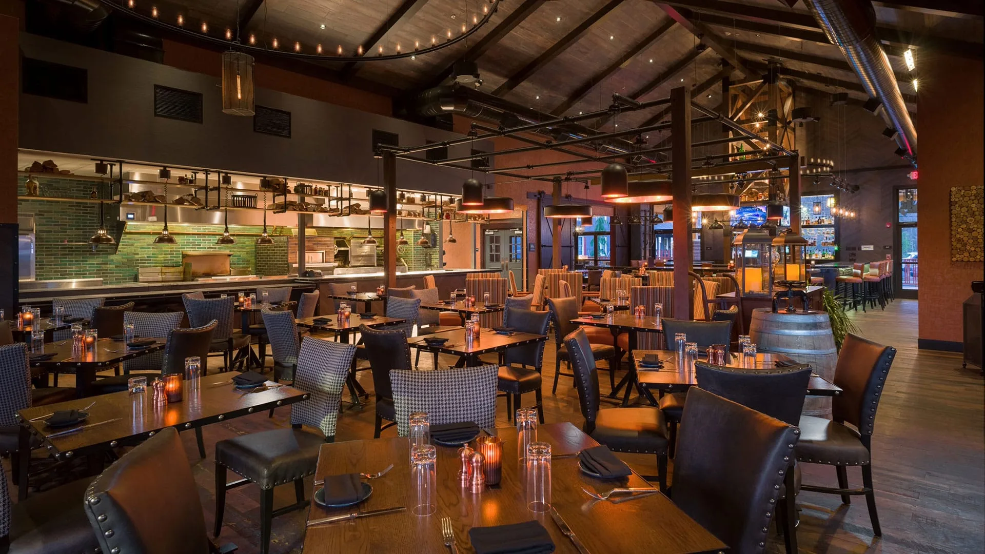 Craftsman Wood Grille & Tap House — atmosphere